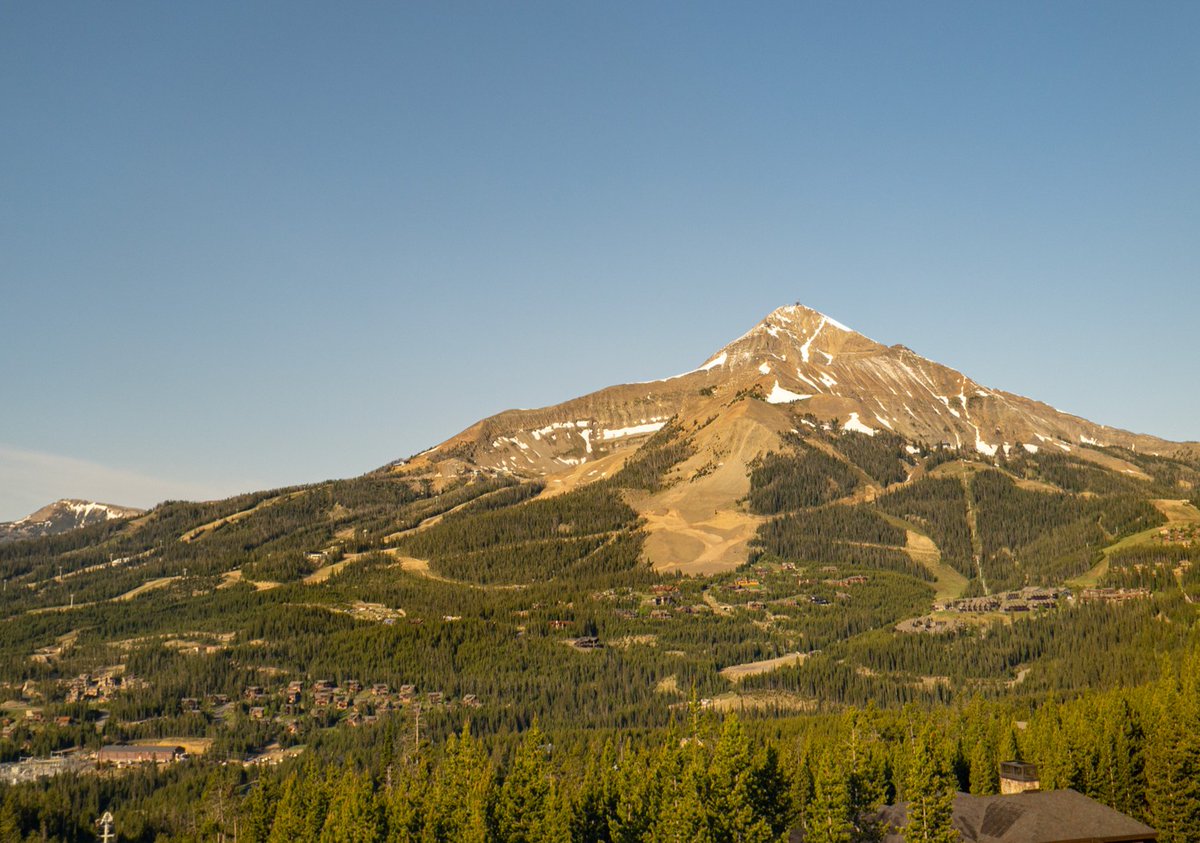 Your sanctuary in the mountains is ready for summer memories🌞 Book your summer adventure here: bit.ly/4nifAFW

Image taken on 6/24/25