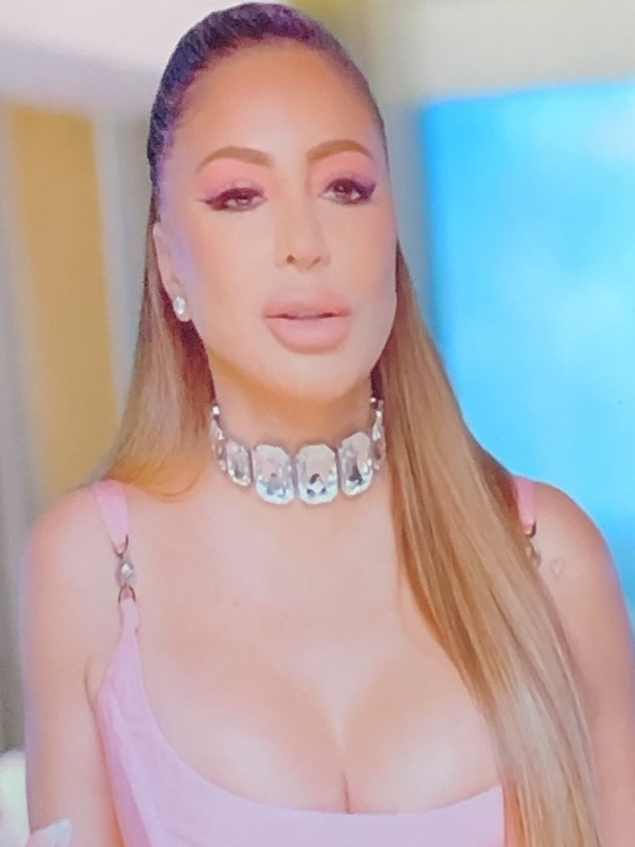 ggqt3's tweet image. Speaking of eyes, Larsa better watch it! One more thread and she’s gonna be a cyclops #RHOM 🧿