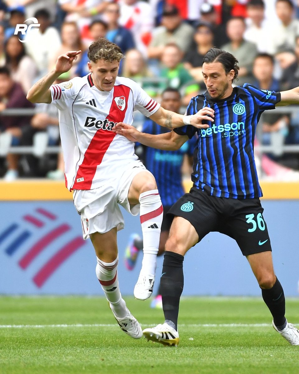 Inter de Milán y River Plate están empatados (0-0) al medio tiempo y con este resultado el Monterrey estaría pasando a la siguiente ronda como el primer lugar de grupo. 🔥

#Rayados #MundialdeClubes