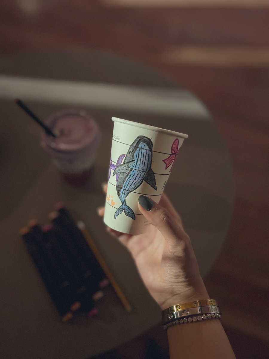 رسمتي المتواضعه على كوب قهوه🐋✨