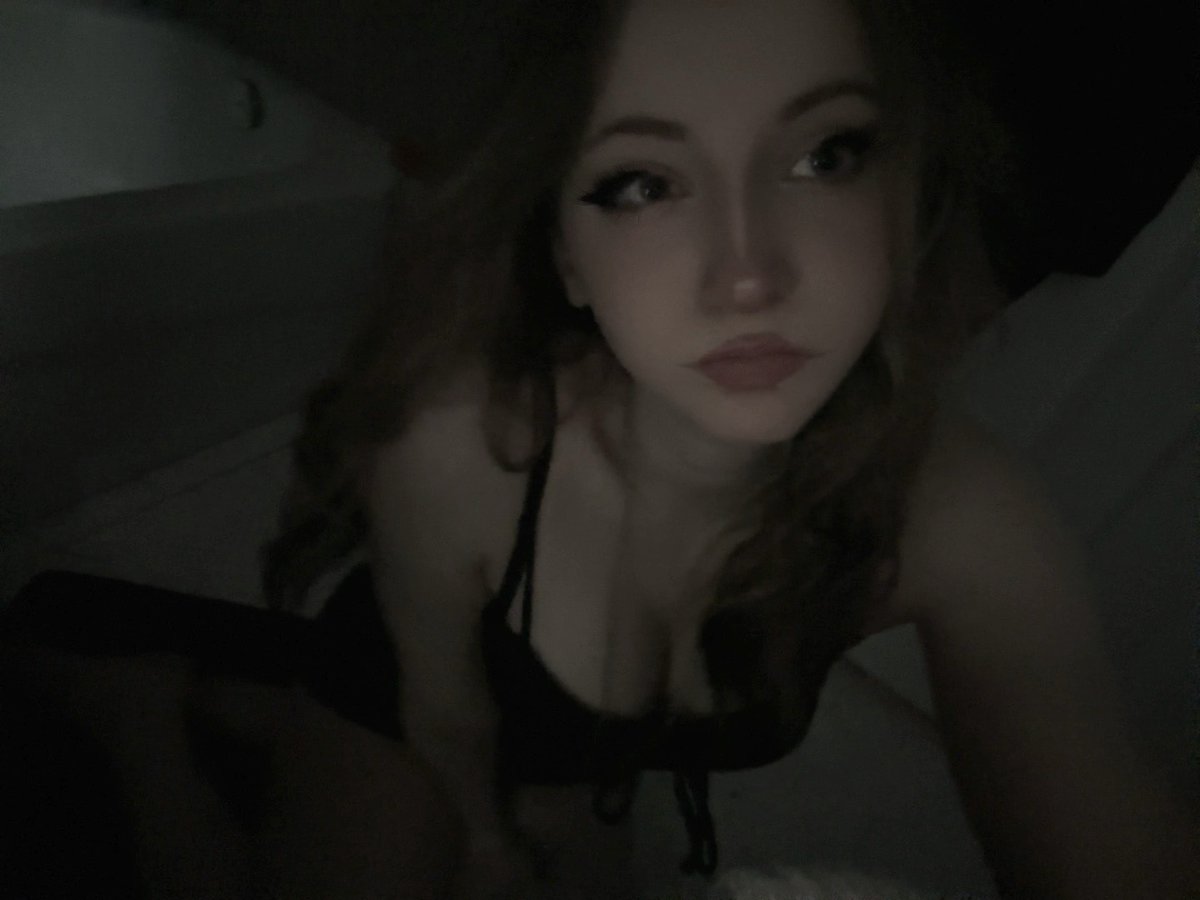 cali •⩊• tweet media