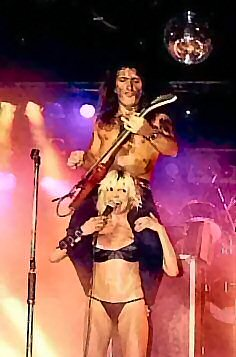 CapnQwaylood's tweet image. Wendy O Williams gets some assistance!  #WendyOWilliams #ThePlasmatics #StagePresentation