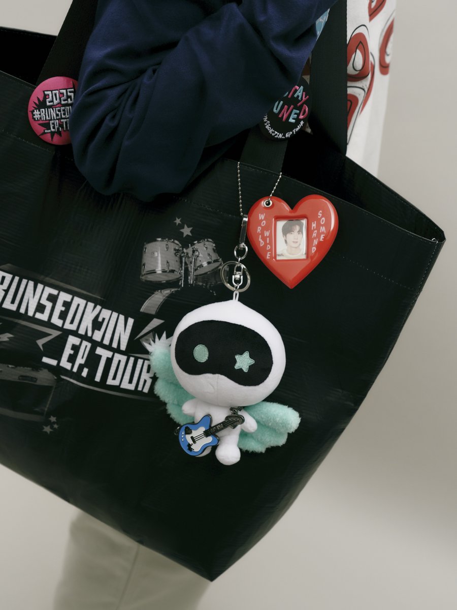 HYBE MERCH (@hybe_merch) on Twitter photo ์ง (Jin) 'RUNSEOKJIN_EP.TOUR in GOYANG' ๊ณต์ ์ํ๊ณผ ํจ๊ป ๊ณต์ฐ ํ์ฅ์์ ๊ตฌ๋งคํ ์ ์๋ ์์ดํ
๋ ๋ง๋๋ณด์ธ์!
โ
TOUR MINI CHARM (GOYANG)
* ํ์ฅ ํ๋งค ํ๋ชฉ์ ์ถํ ์จ๋ผ์ธ ๋ฑ ๋ค๋ฅธ ์ฑ๋์ ํตํด ํ๋งค๋ ์ ์์ต๋๋ค.
#์ง #Jin #Jin_TOUR_KOREA
#RUNSEOKJIN_epTOUR_KOREA ์ง (Jin) 'RUNSEOKJIN_EP.TOUR in GOYANG' ๊ณต์ ์ํ๊ณผ ํจ๊ป ๊ณต์ฐ ํ์ฅ์์ ๊ตฌ๋งคํ ์ ์๋ ์์ดํ
๋ ๋ง๋๋ณด์ธ์!
โ
TOUR MINI CHARM (GOYANG)
* ํ์ฅ ํ๋งค ํ๋ชฉ์ ์ถํ ์จ๋ผ์ธ ๋ฑ ๋ค๋ฅธ ์ฑ๋์ ํตํด ํ๋งค๋ ์ ์์ต๋๋ค.
#์ง #Jin #Jin_TOUR_KOREA
#RUNSEOKJIN_epTOUR_KOREA