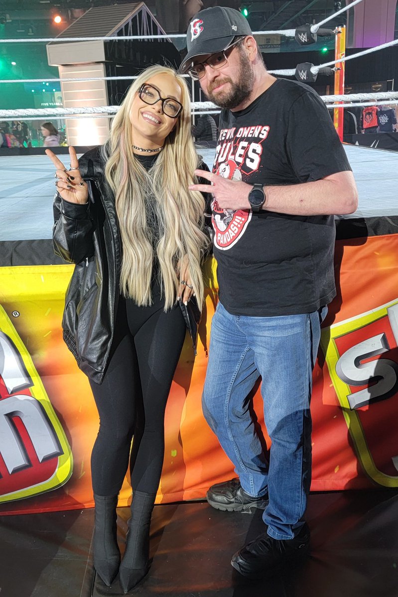 Gary_O's tweet image. .@YaOnlyLivvOnce Met you at Philly WWE World on what was the 1 year anniversary of my heart failure & pace maker. You were incredibly sweet & attentive and gave me so much more of your time than I expected. You're in my thoughts, hoping for the best & speedy recovery for you.