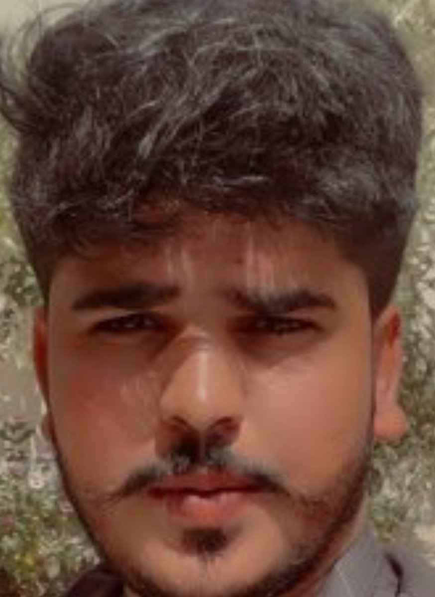 Ddemagogue72's tweet photo. @Hamizuc @DesiKing_ Abe Chakke apna tatti jaisa mooh dekh pehle. https://t.co/qUIFcJDcxJ
