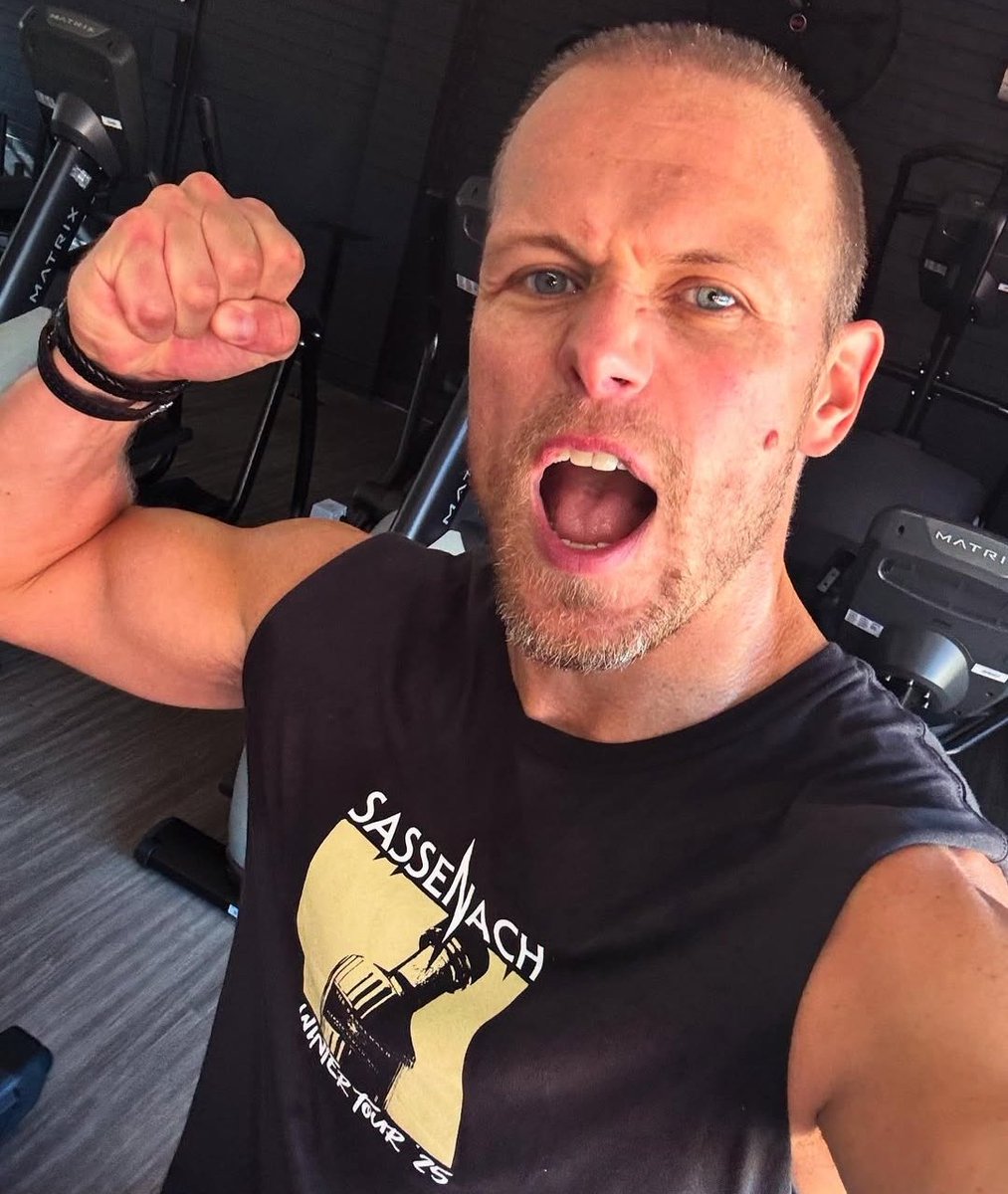 peekaboo_jen's tweet photo. Feeling sassy!
#winterdownunder
#SamHeughan https://t.co/aZwWqmEvbT