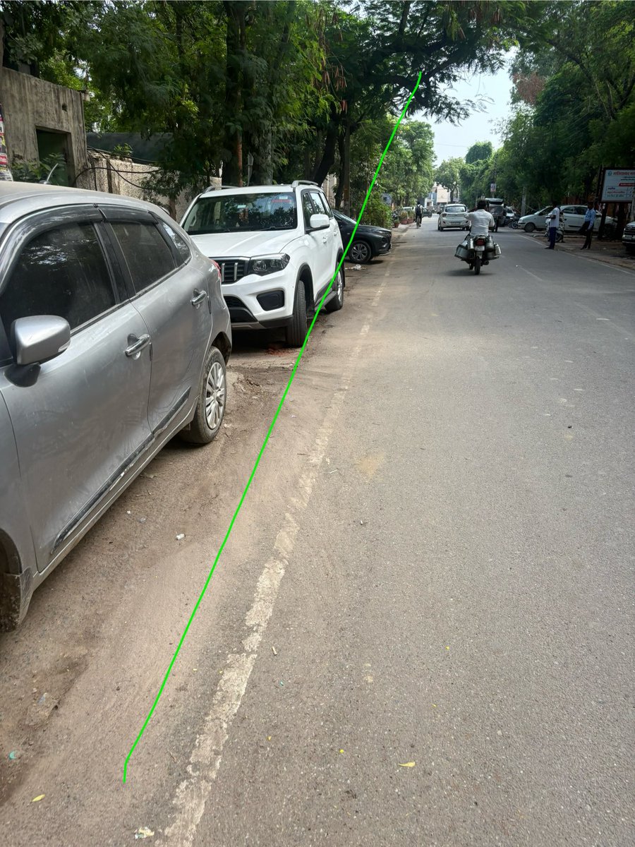 vkpediaa's tweet photo. @AMRUTCityGzb  your staff is illegally charging parking, misbehaving and threatening people. This will not be ignored but will be bought into the notice of UP govt and @myogiadityanath for strict action against the officers who have deployed such goons https://t.co/91xeVPsnne