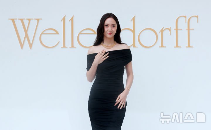 Krystal at Wellendorff’s opening event🖤