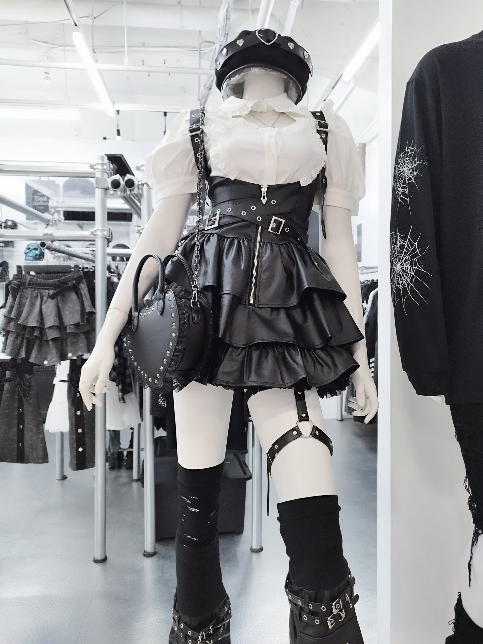 クーザ IMVAL レザースカート QOOZAラフォーレ原宿店 on X