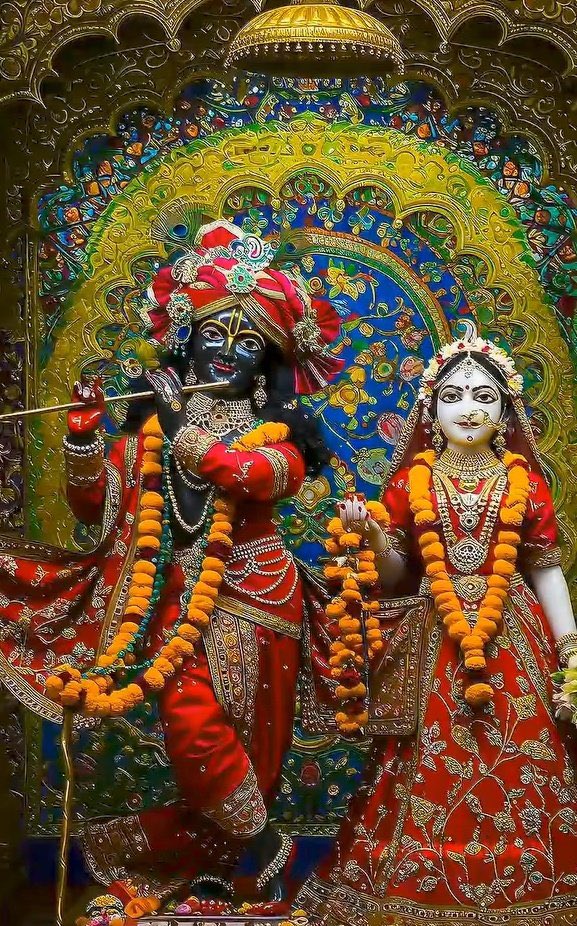 जिन्हें अपना समझ कर हम मशवरा करते हैं, 

कभी-कभी वही लोग राज़ गैरों तक पहुंचाते हैं…✍🏻

~जय श्री राधे श्याम 📿