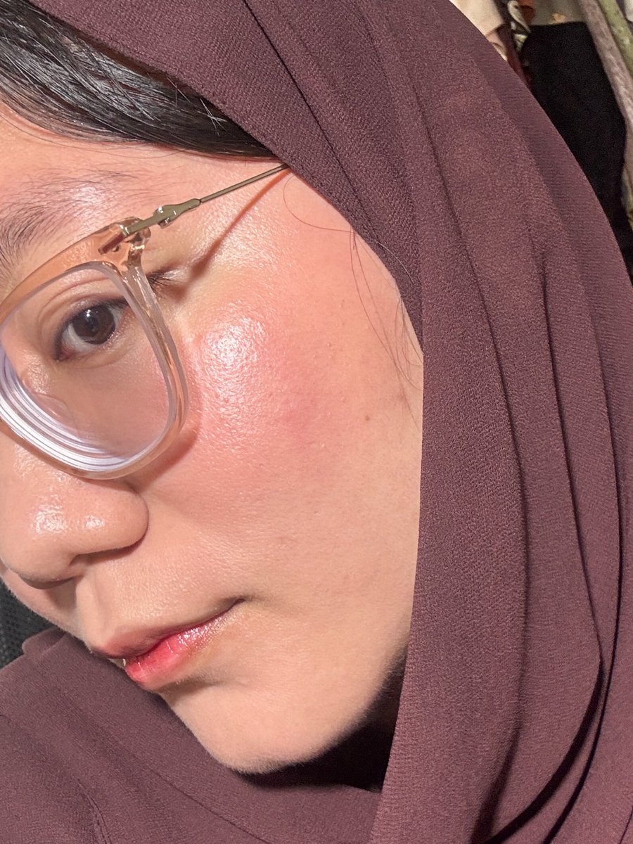 Definisi blush yang creamy…. ngeblend banget……. Dan MERONA🥹🩷🩷 

LAYAK DAPAT SAMBUTAN MERIAH 👏🏻