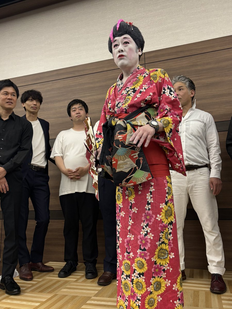otonaninarimas2's tweet image. #練馬ライブ
#コウメ太夫
#野田ちゃん
#チャーミング
先月のおかげかお年寄りへの浸透率上がってる気がした。プチ東洋館みたいな😆
コウメさん、前に練馬ライブで見た時より確実に面白さ増してた。尊敬･:*+.\(( °ω° ))/.:+
チャーミング、漫才の試行錯誤してそうな気配、まだまだ進化しそう😆