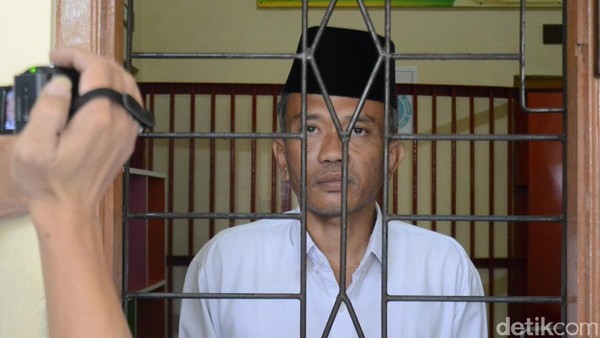 SianiparRismon's tweet photo. Pak BAMBANG TRI saat ini sedang sakit di LAPAS SRAGEN.

MARI ULURKAN TANGAN kepada Bambang Tri 
melalui YAYASAN AL KHOIRIYAH  
Bank BRI NOREK: 6256 01034511 53 9

Yayasan tersebut dikelola oleh orang dipercaya BAMBANG TRI (diceritakan saat saya mengunjunginya di LAPAS SRAGEN). https://t.co/FBZcGWLSNx
