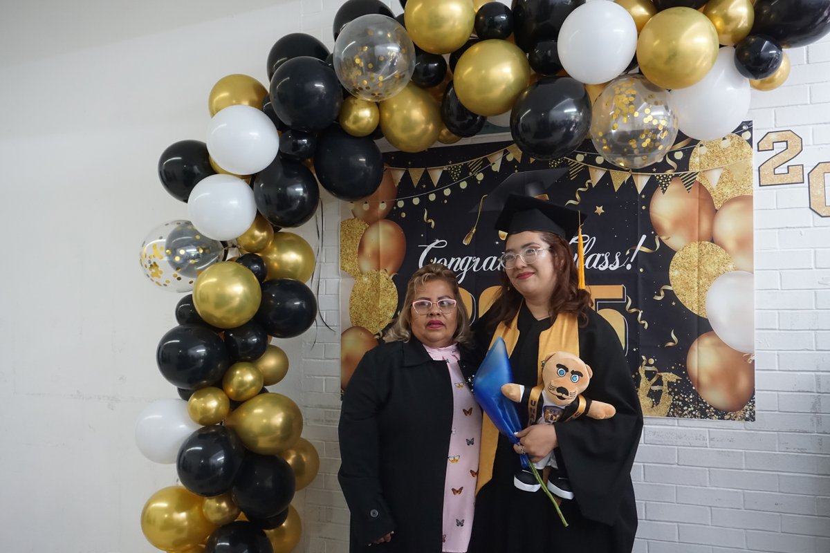 🎓 #UnGoyaPara las y los estudiantes de la #ComunidadFilos que hoy recibieron su reconocimiento por haber egresado del Colegio de Bibliotecología y Archivología.

Celebramos su esfuerzo, dedicación y compromiso 📚✨

¡Felicidades por este gran logro!