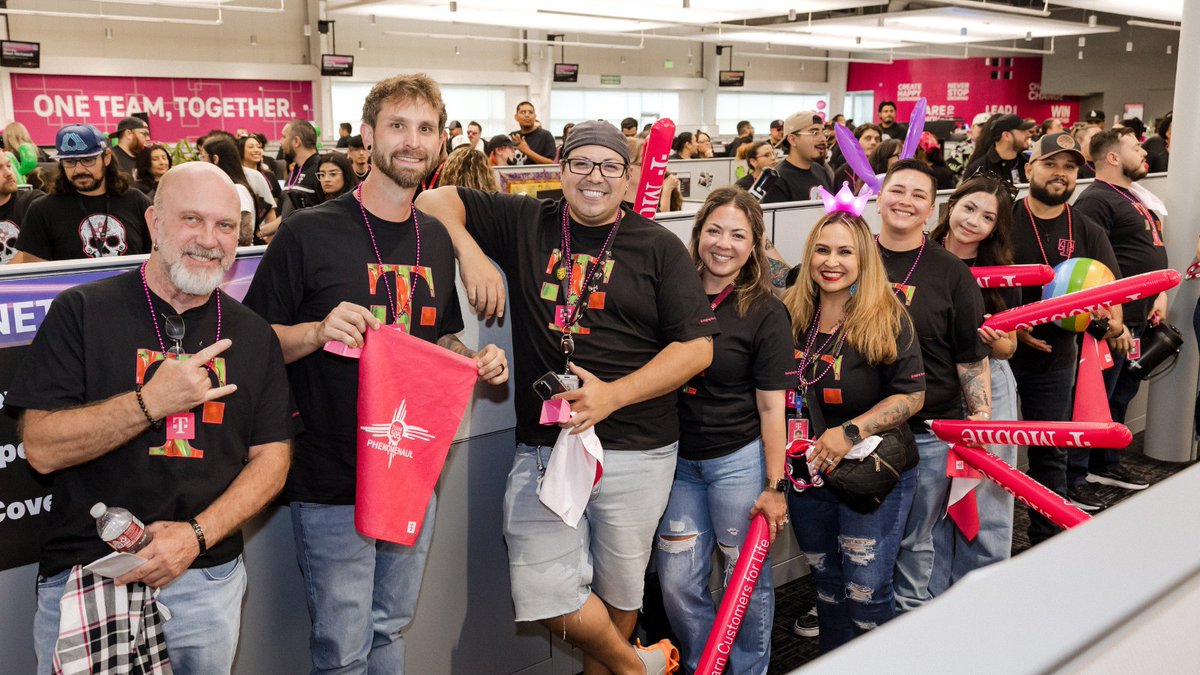 JonFreier's tweet image. What a day in Albuquerque! The customer passion of our @TMobile teams is second to none. Huge thanks to our T-Mobile teams in New Mexico for the decades-long focus on delivering for our customers!