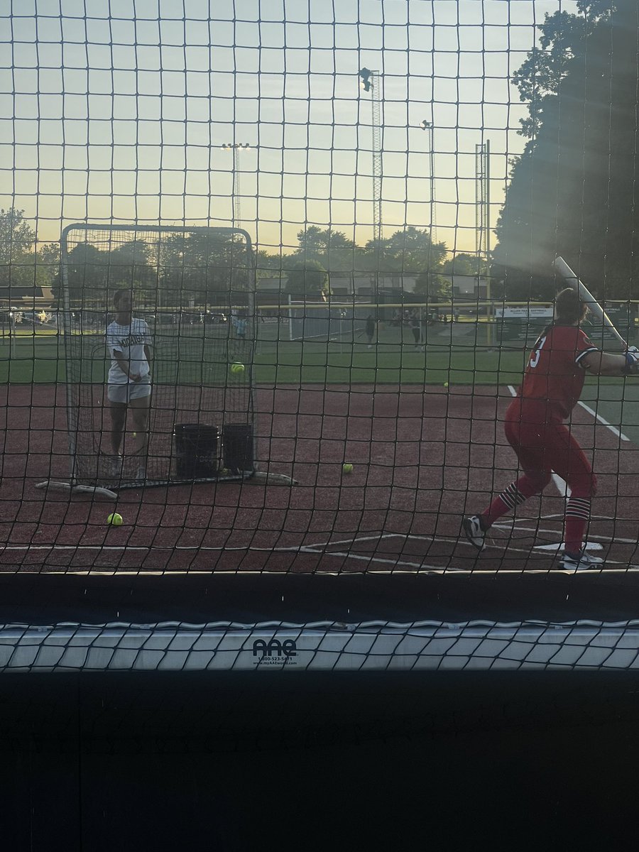 Hit the field tonight at a hitting camp hosted by <a href="/avery_garden/">Avery Garden</a> and <a href="/KileyCarr07/">Kiley Carr</a>. Always a great time getting in reps with familiar faces.💚🥎
#gojags