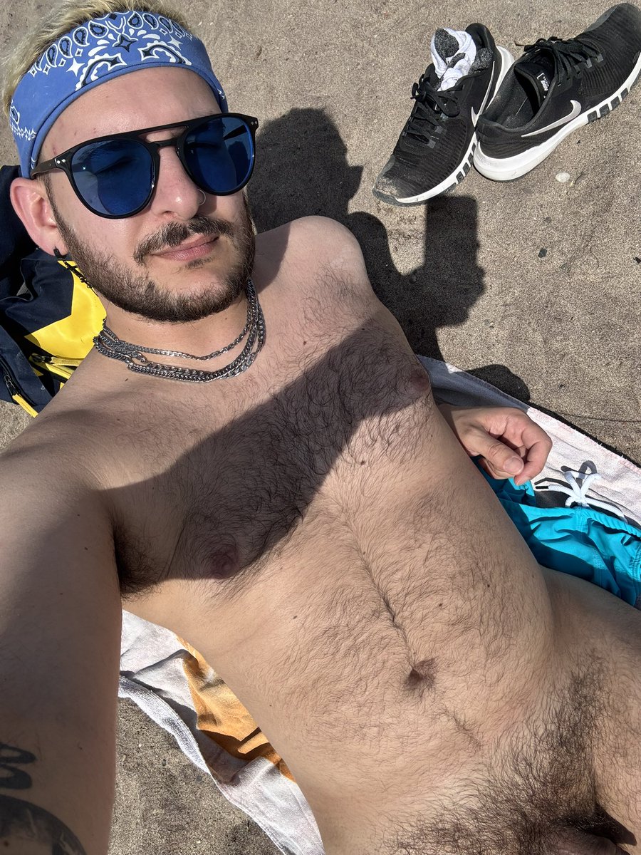MS199299's tweet photo. Naked beach days 💕 https://t.co/h5vIihpPkr