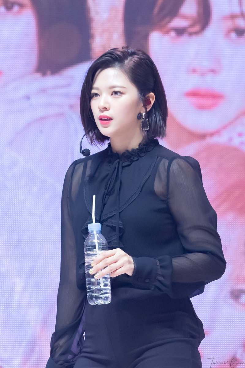 #JEONGYEON
