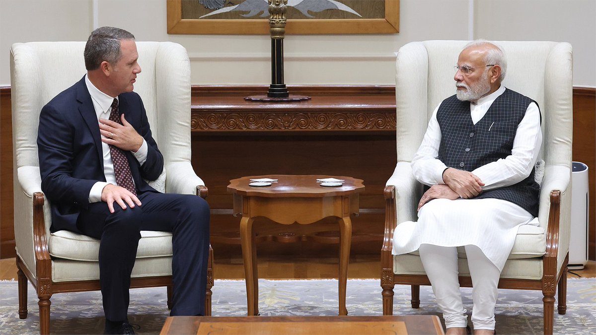 WalmartInc's tweet image. Thank you Honorable PM @narendramodi for a valuable meeting. We are excited by your vision and proud to support by partnering to achieve our $10b annual exports goal and investing in innovation through Flipkart & PhonePe. India remains central to our strategy. -CEO Doug McMillon