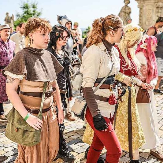 zizanqa's tweet photo. Thought I’d post something on here as well. ☝️(this photo selection is so random lmao)
•
#kcd #kuttenberg #silvering #evilgang #KingdomComeDeliverance2
•
(also why it’s possible to post only four photos? twitter is something else) https://t.co/mEMhuFuazm