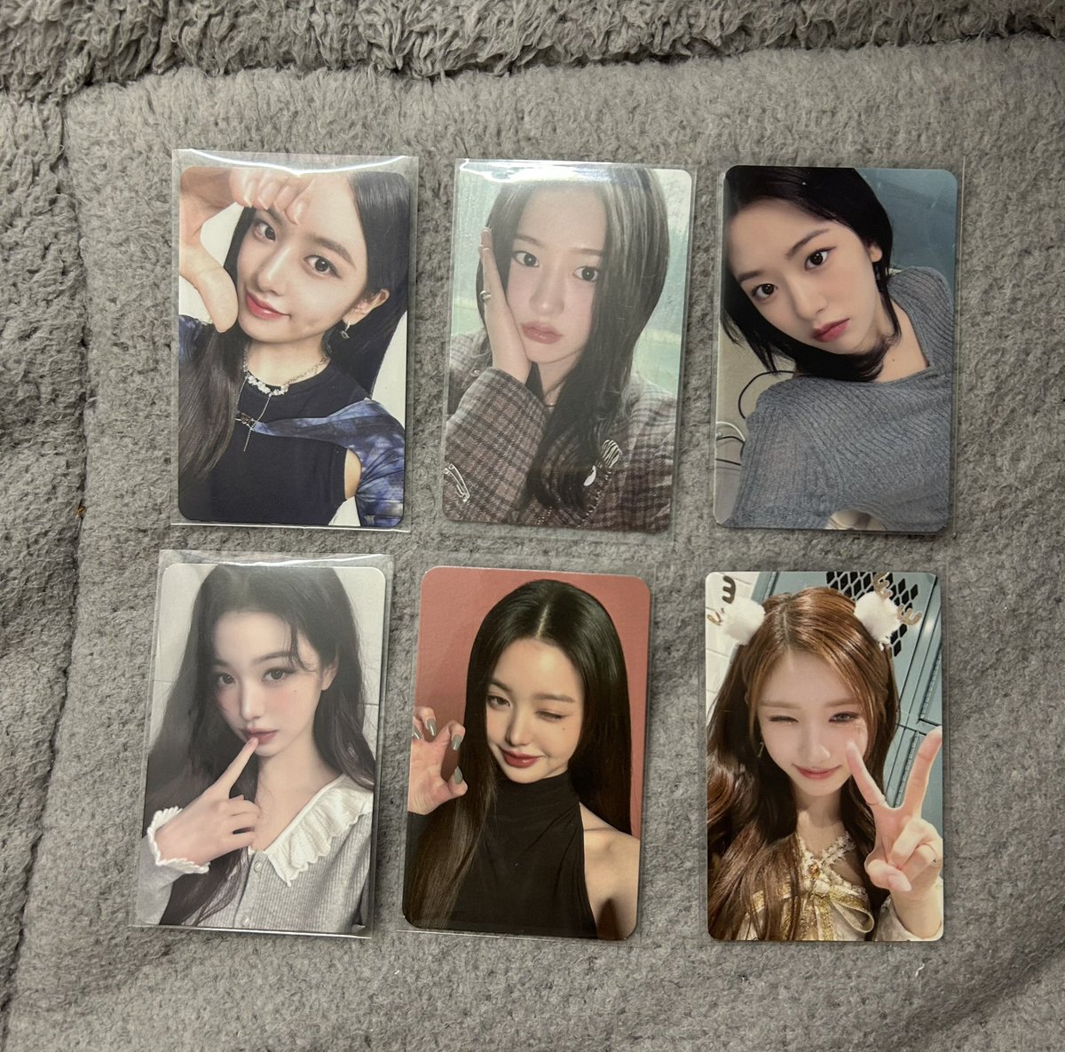 가을 레이 이서 포카 삽니당ㅇ 앞에 있는 포카들이랑 위드뮤 초콜릿럭드 싸게 구하고 있고 뒷사진으로 교환도 가능합니다! 멘으로 가격 남겨주세용