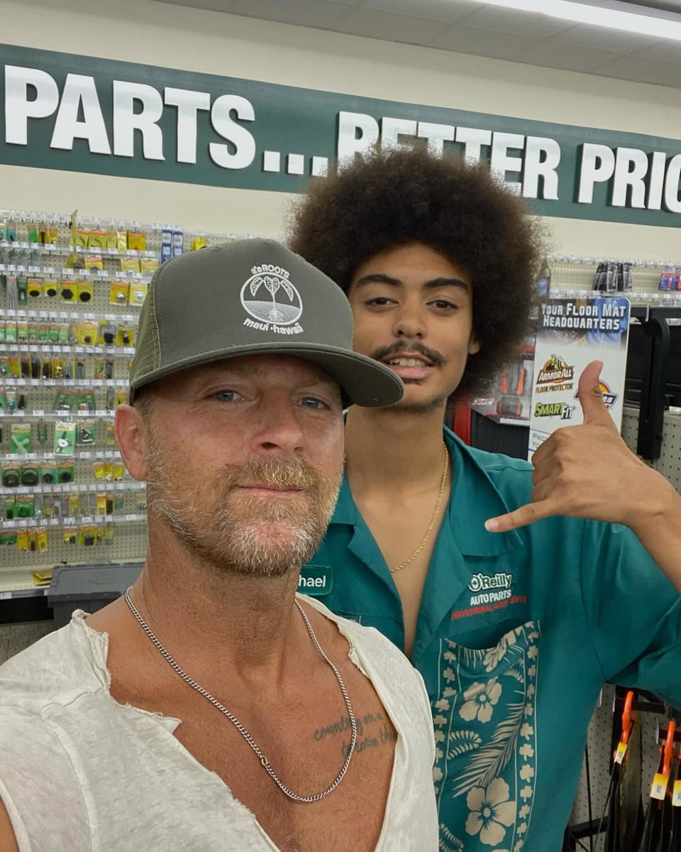 kip_moore34288's tweet photo. Meet Michael https://t.co/VOIWYOt7Pq