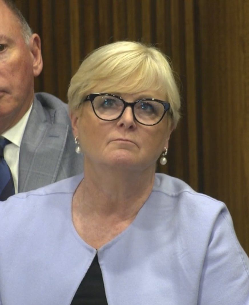SaraJade_13's tweet photo. #SussanLey speaking in 3rd person, illeism, re achievements which were impressive. Detached emotionally. BL #OBrien chin raise superiority #Leeser compressed mouth holding back neg. #Reynolds Chin lift superiority. Eyeroll contempt ,eyeblock doesn’t like what she sees. Envy? https://t.co/C7FVtCPlp3
