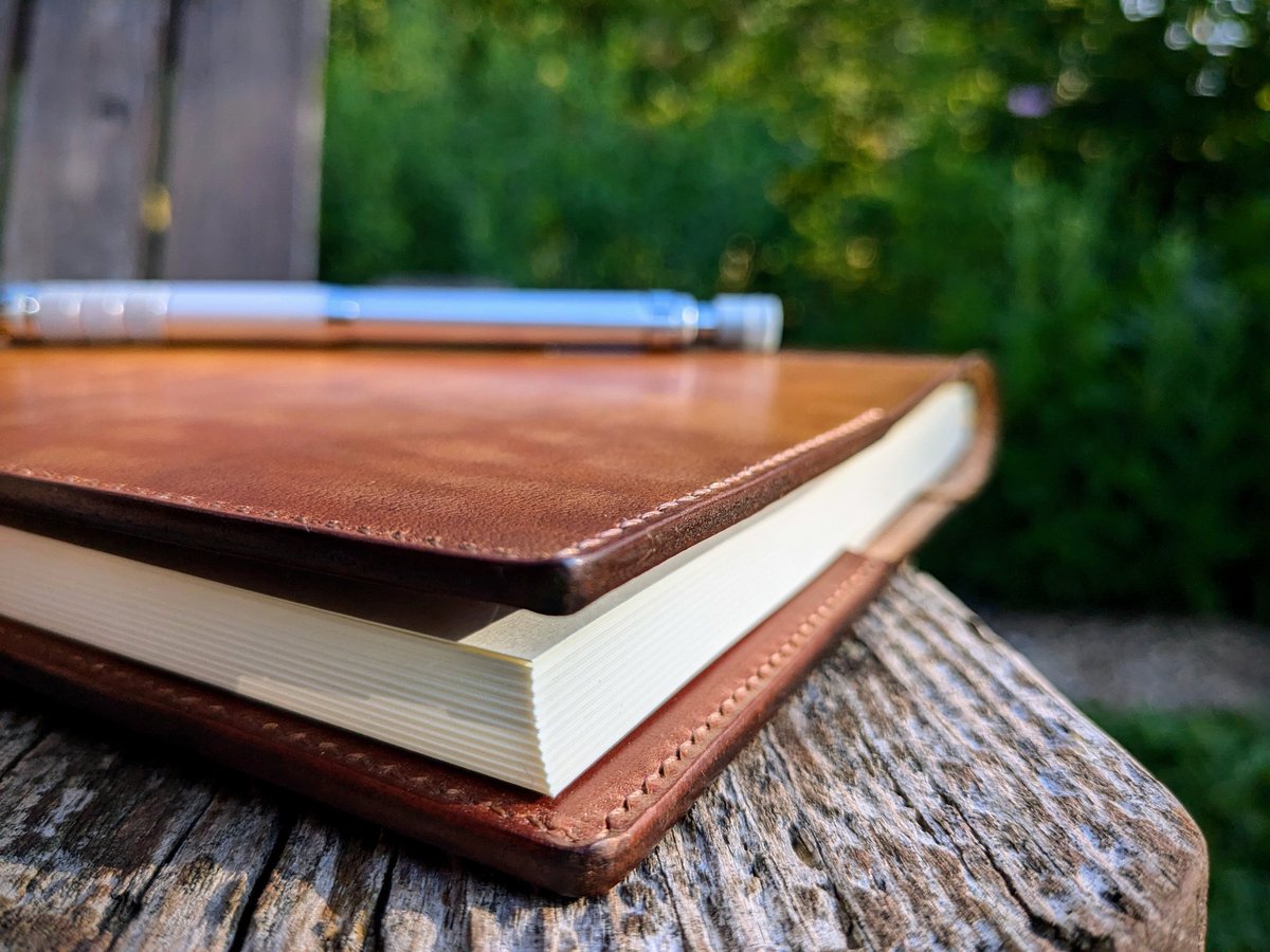 flyingmonk_lg's tweet image. By sheer Providence I happened upon the Horween horse butt used for the main panels of this slip cover, and I've been chasing that ever since. Maybe the most beautiful piece of leather I've ever found. A5 slip cover, Italian cow for the spine and interior.