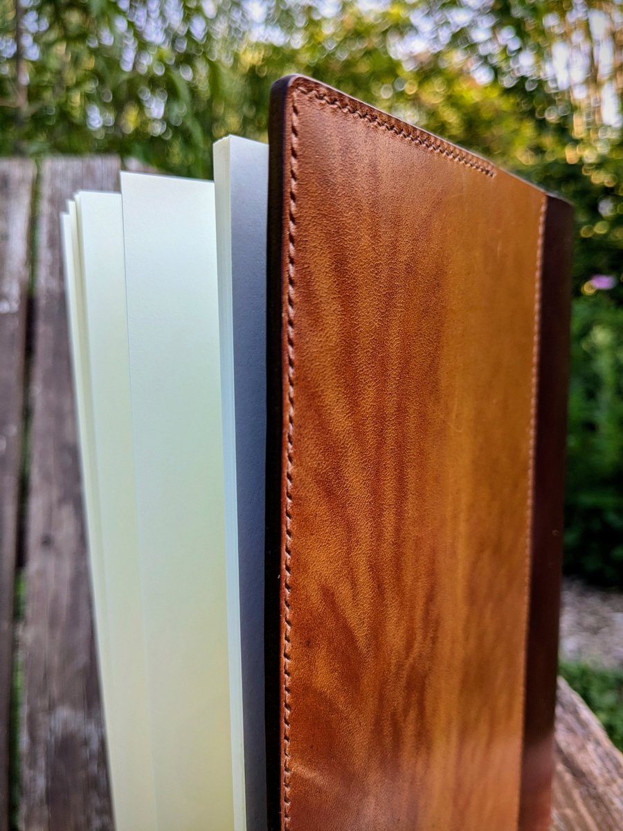 flyingmonk_lg's tweet image. By sheer Providence I happened upon the Horween horse butt used for the main panels of this slip cover, and I've been chasing that ever since. Maybe the most beautiful piece of leather I've ever found. A5 slip cover, Italian cow for the spine and interior.