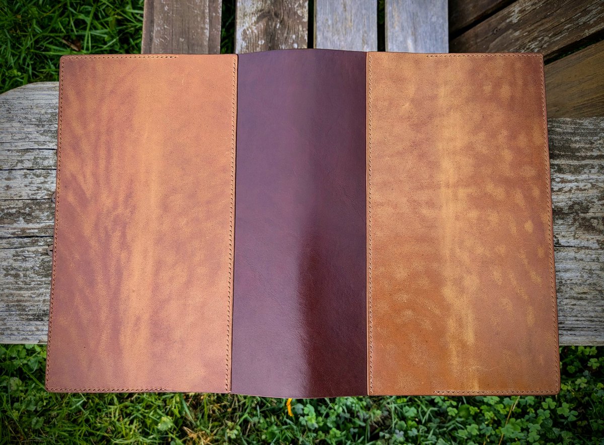 flyingmonk_lg's tweet image. By sheer Providence I happened upon the Horween horse butt used for the main panels of this slip cover, and I've been chasing that ever since. Maybe the most beautiful piece of leather I've ever found. A5 slip cover, Italian cow for the spine and interior.