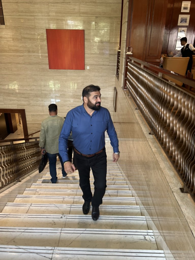 vikasTyagijee's tweet photo. बहुत नम्रता चाहिए, रिश्ते निभाने के लिए
छल कपट से तो सिर्फ महाभारत रची जाती हैl https://t.co/snjlxeal7x