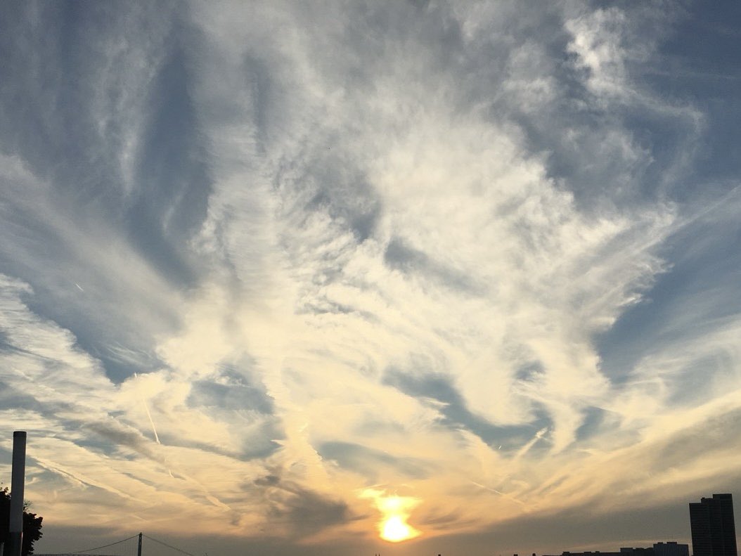 GodlyMessage333's tweet image. Dragon head in the clouds at sunset!