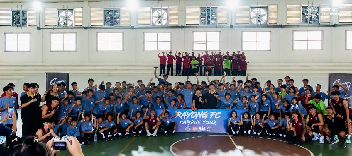 katano4_jp's tweet photo. Rayong FC キャンパス ツアー 2025/26
左利きの子が多く、みんなキックにセンスがあって驚きました。女子も上手い子がいたので上を目指せるようにタイの女子サッカーがもっと発展してほしいと思います。 https://t.co/vVq6HnkKMH