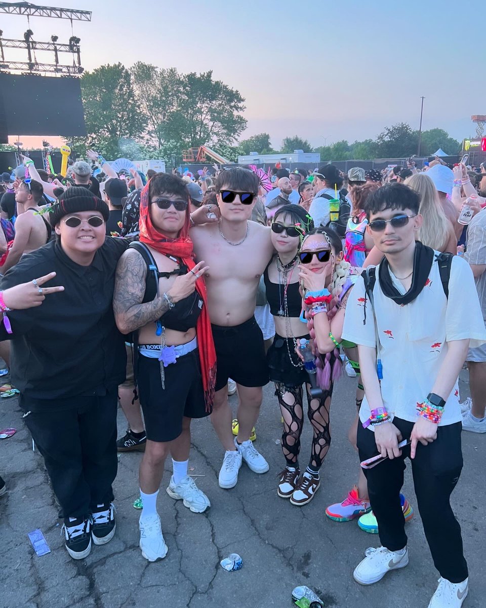 Rex_Rated_'s tweet image. 14時間後のフライトで日本に帰国します
1年間カナダで生活して仕事してRave行った、カナダに友達がいなかったから1人でアーティスト見に行ってたけど、こんなに素敵なDubstep Familyに出会えて本当に幸せです
トロントは間違いなく私の第2のホームタウンです