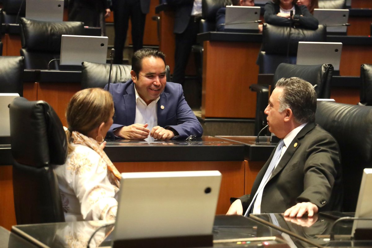juntosheriberto's tweet photo. Como sonorense, tengo el compromiso de defender la honestidad en la vida pública.

Hoy en el @senadomexicano aprobamos reformas a la Ley Federal para la Prevención e Identificación de Operaciones con Recursos de Procedencia Ilícita y al Código Penal Federal, para fortalecer el combate al lavado de dinero y mejorar la detección de operaciones ilegales mediante la colaboración entre instituciones.

Como siempre, el prianismo votó en contra y otros se abstuvieron.