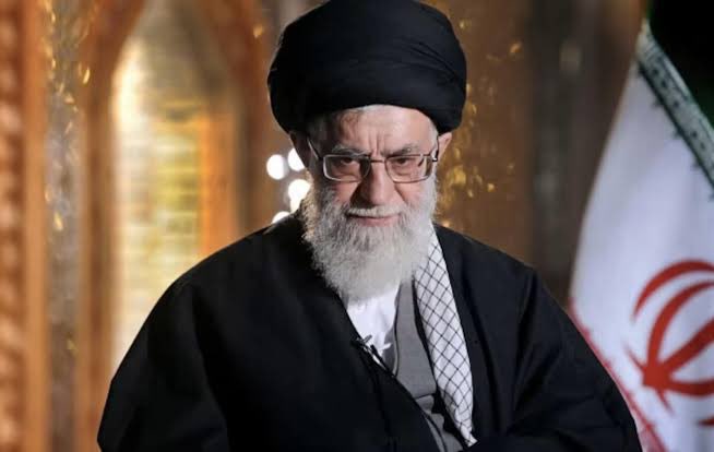 🇮🇷DERNIÈRE MINUTE : L’absence du Guide Suprême inquiète en Iran — L’ayatollah Ali Khamenei n’a pas été vu en public ni entendu depuis près d’une semaine. Cette disparition soudaine a surpris et troublé aussi bien les cercles politiques que la population générale. — New York Times