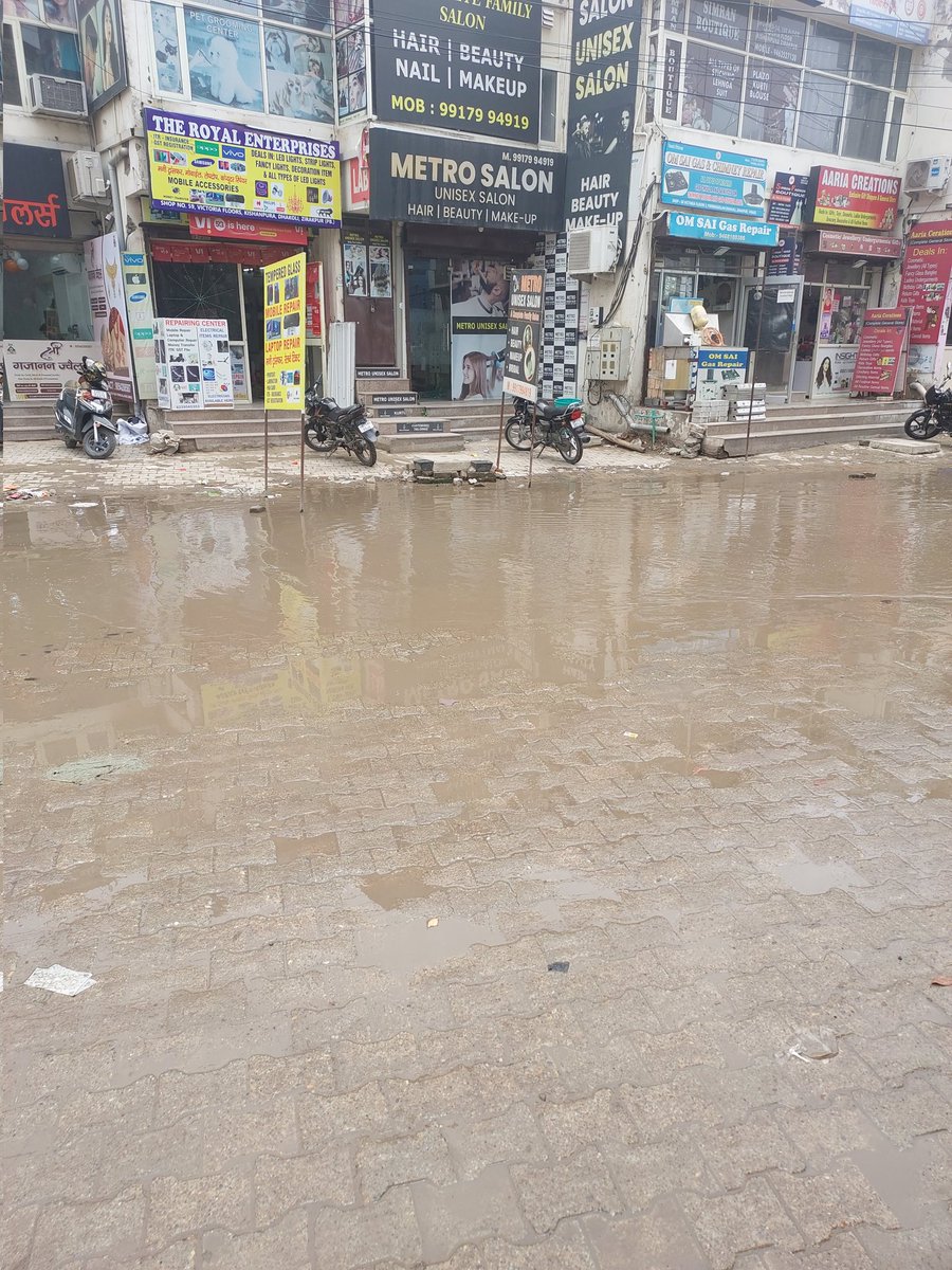 Gaurav Rana (@ranagaurav_) on Twitter photo <a href="/AAPHarbhajan/">Harbhajan Singh ETO</a> <a href="/BhagwantMann/">Bhagwant Mann</a> <a href="/ForumRwa/">Zirakpur RWA Forum</a> Shocking state of roads in Zirakpur, Punjab — severe water logging even without any rain This poses a serious health and safety hazard for residents. The entire stretch is flooded. Complaint already raised but no action so far. <a href="/AAPHarbhajan/">Harbhajan Singh ETO</a> <a href="/BhagwantMann/">Bhagwant Mann</a> <a href="/ForumRwa/">Zirakpur RWA Forum</a> Shocking state of roads in Zirakpur, Punjab — severe water logging even without any rain This poses a serious health and safety hazard for residents. The entire stretch is flooded. Complaint already raised but no action so far.