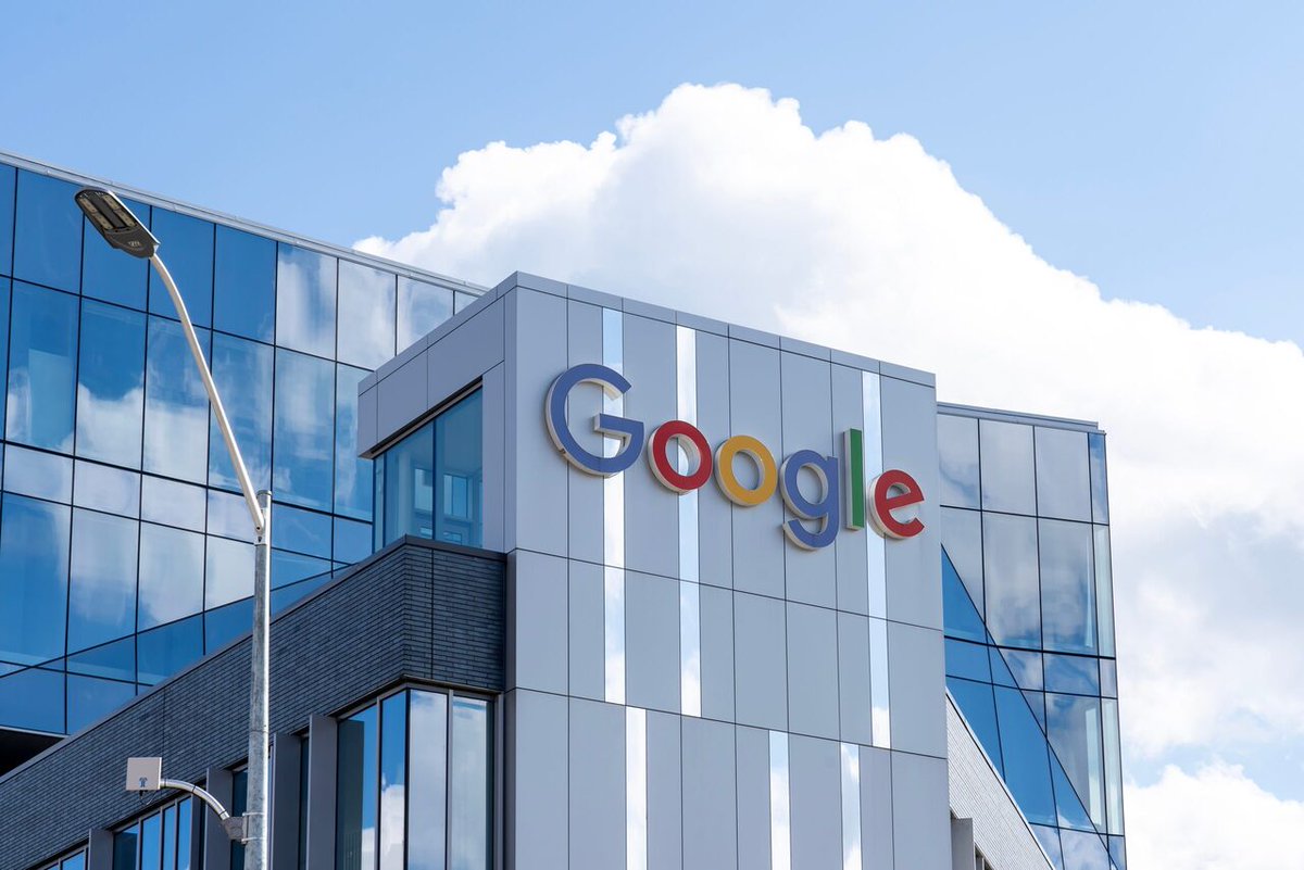 yogiliman's tweet image. 🚀 Exciting times ahead for developers! Google launches an AI coding assistant designed to supercharge your coding experience. 🤖💻 How do you think AI will change the way we develop software? Share your thoughts! Read more here: ift.tt/zrxCt2Q #GoogleAI #Coding #DevCo…