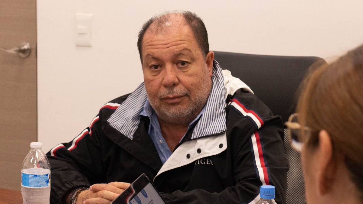PresidenciaSjr's tweet photo. El trabajo en equipo es clave para avanzar.
Hoy llevamos a cabo una mesa de trabajo encabezada por nuestro jefe de Gabinete, Gabriel Figueroa, enfocada en la integración de mecanismos para la participación ciudadana y su alineación con la Ley para la Participación Ciudadana del Estado de Querétaro. En esta jornada participaron representantes del Órgano Interno de Control, la Secretaría del Ayuntamiento, Obras Públicas y Desarrollo Social, con el objetivo de reforzar los procesos que nos acercan más a la gente y fortalecen el gobierno abierto.

Porque San Juan se construye todos los días con diálogo, coordinación y resultados. 💪
#LegadoDeBienComún