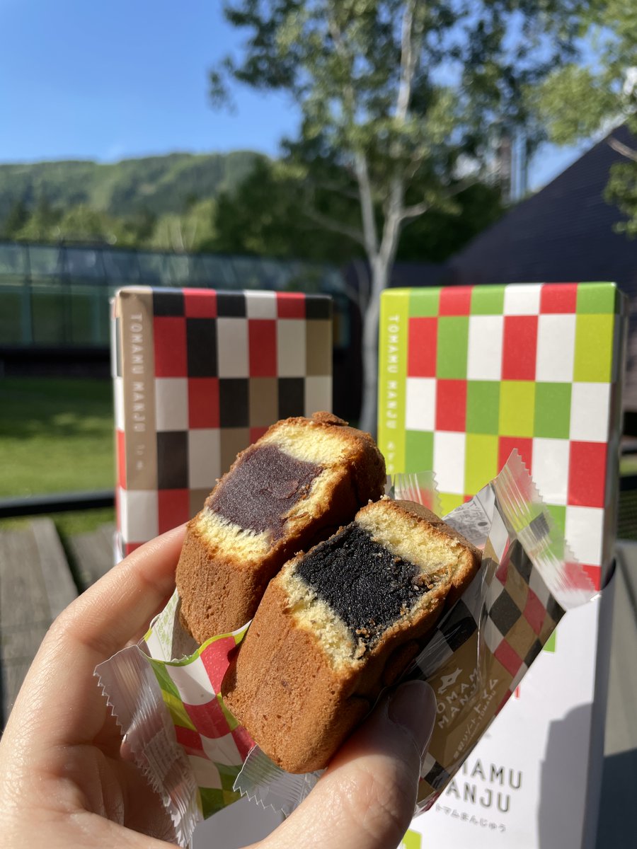 【公式】星野リゾート トマム (@snowtomamu) on Twitter photo トマム ザ・タワーをモチーフにした限定商品「トマムまんじゅう」をご紹介😋やさしい甘さが広がる「こしあん」と「ごまあん」の2種類をご用意🙌ふんわりカステラ生地との相性抜群!手のひらサイズで、お土産にもおやつにもぴったりです🛍️✨ トマム ザ・タワーをモチーフにした限定商品「トマムまんじゅう」をご紹介😋やさしい甘さが広がる「こしあん」と「ごまあん」の2種類をご用意🙌ふんわりカステラ生地との相性抜群!手のひらサイズで、お土産にもおやつにもぴったりです🛍️✨