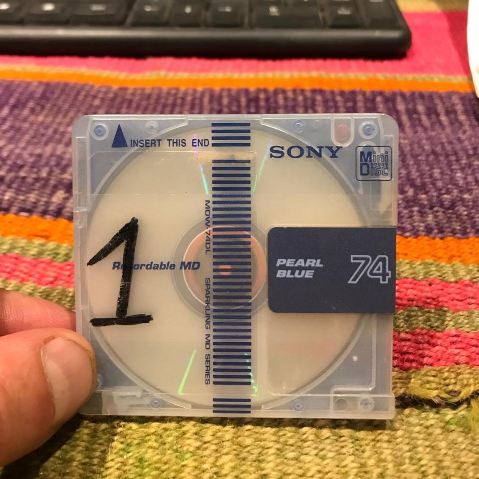 DavidMagnarelli's tweet photo. Recuerdo la alegría cuando conocí el “Mini Disc” de Sony. Fue en los 90´S yo estaba en radio exótica de Pilar, fue un antes y un después. Pudimos “cortar y pegar” de manera digital. Eso nos permitió editar artística y publicidades de una manera novedosa. https://t.co/EtiNGvYdJn