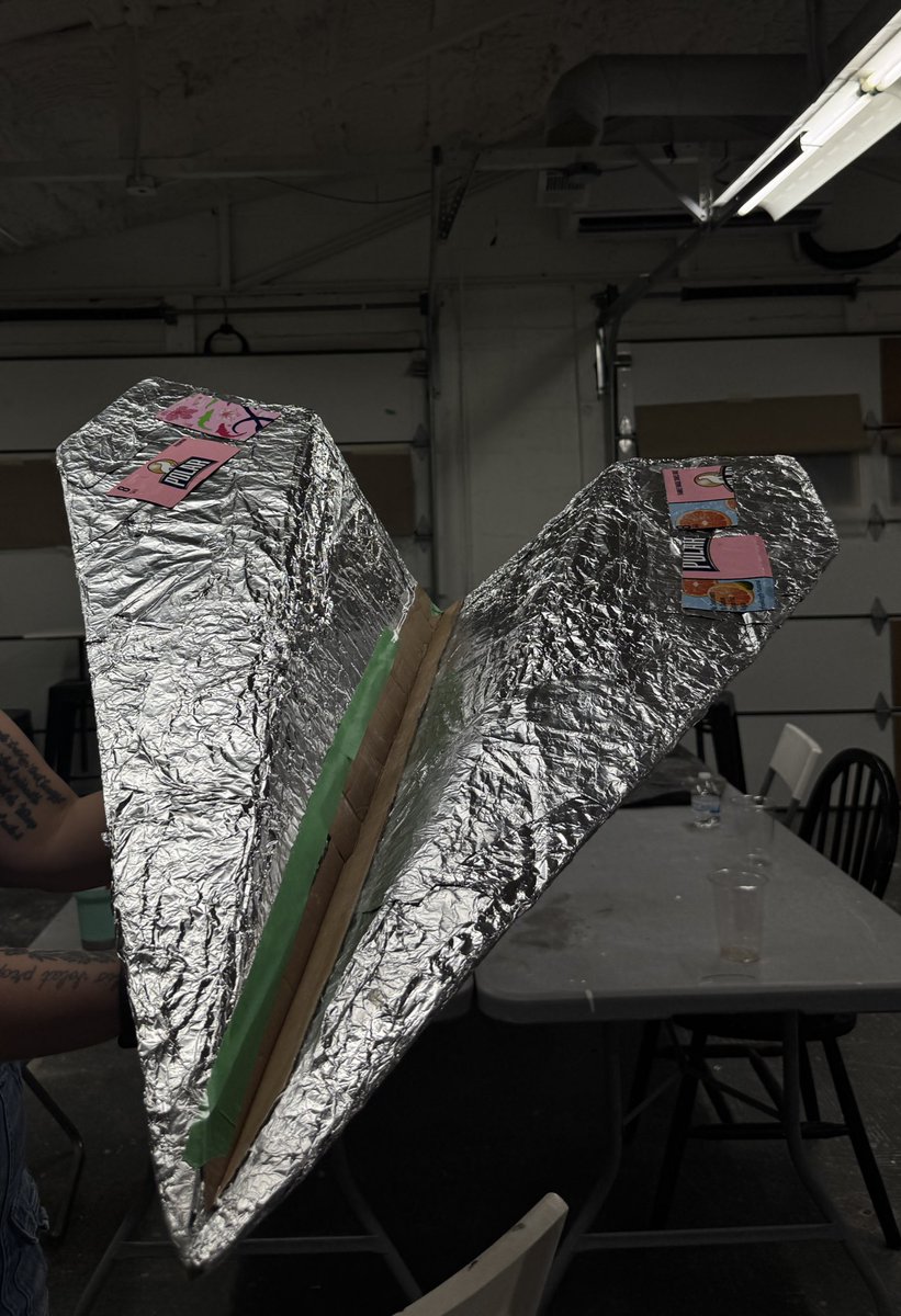 Done with the armature for my paper airplane sculpture 👷🏾‍♀️