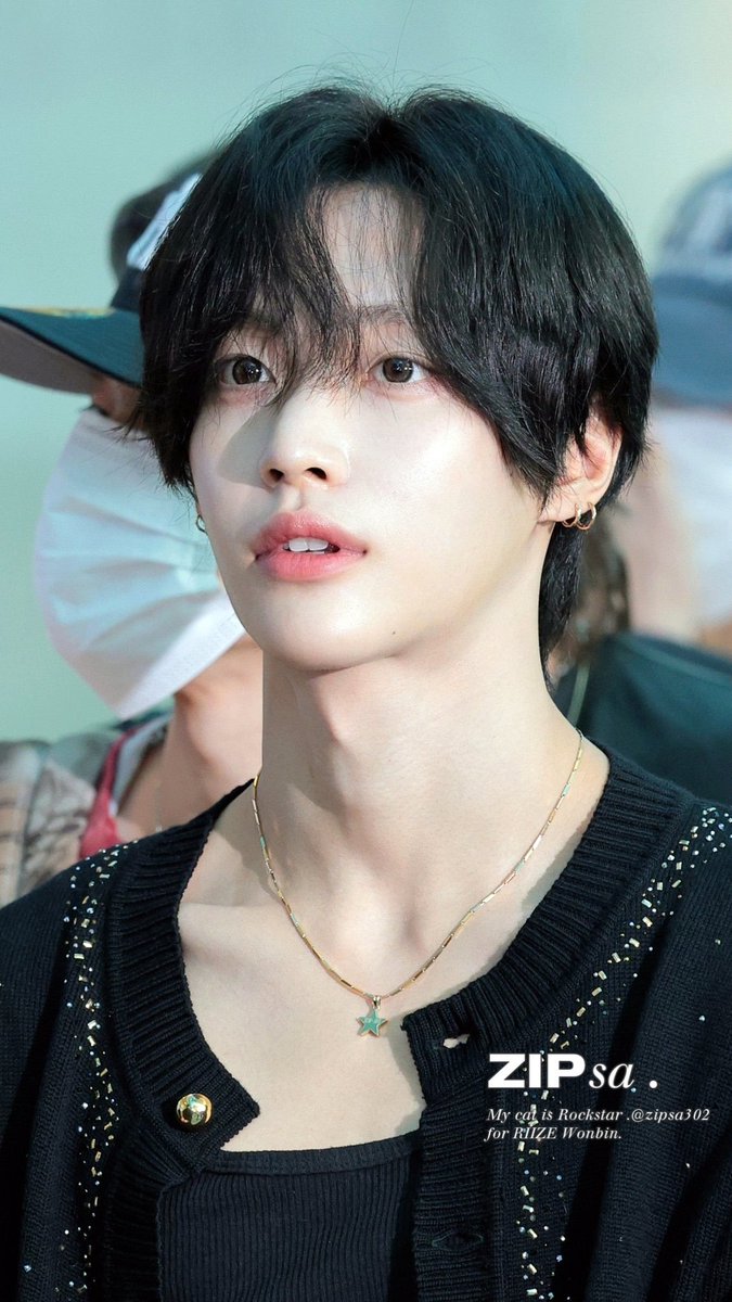 xnsiao's tweet image. duck lips / rabbit tooth / big eyes like kitty