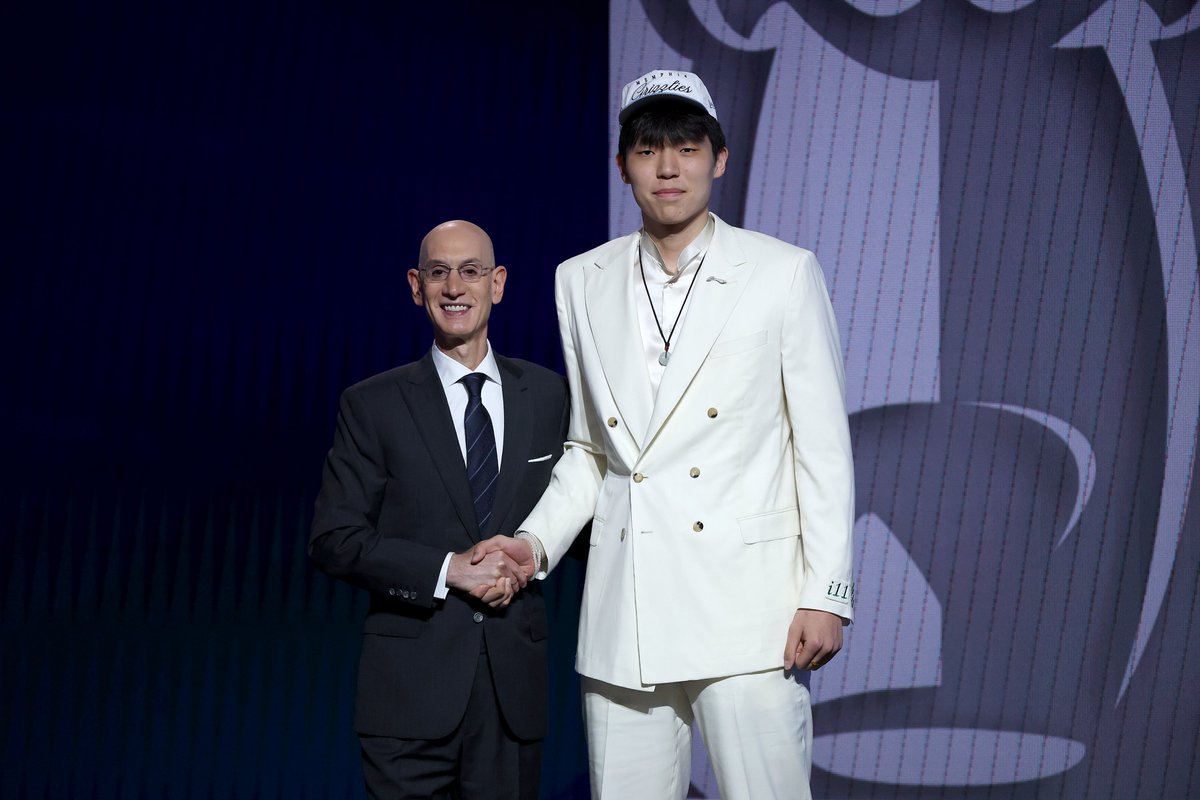 Blazers trade #11 pick, select Yang Hansen at #16 -- koin.com/sports/portlan…