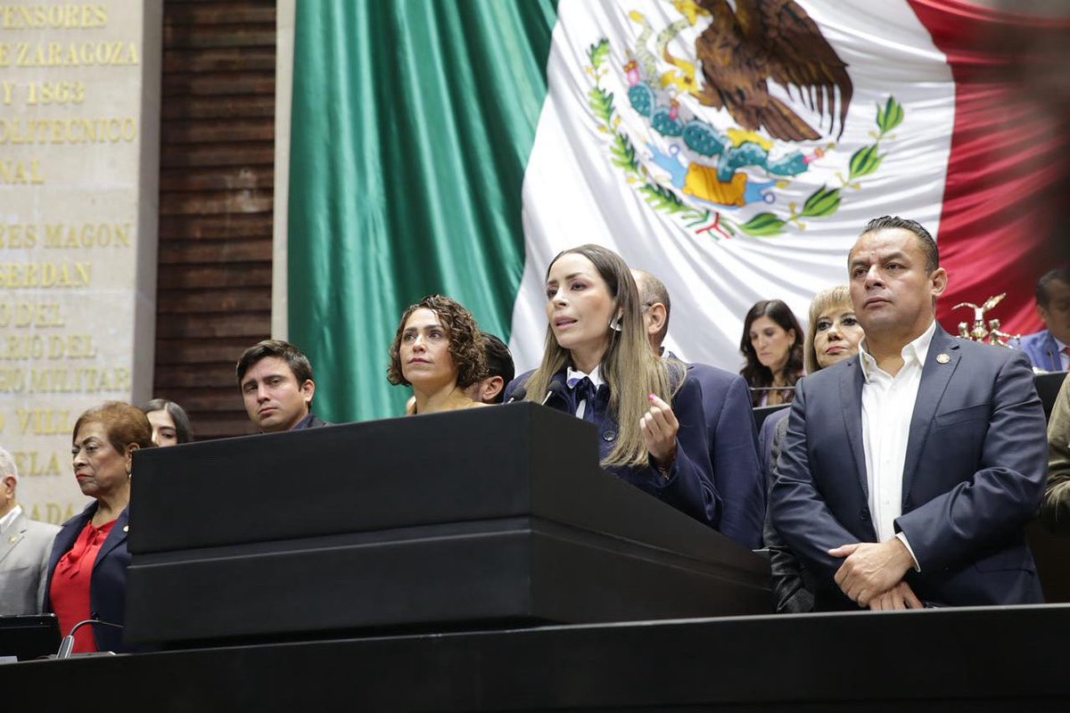 Votamos en contra de las reformas que buscan centralizar aún más la seguridad pública.

La seguridad no se impone, se construye con coordinación y respeto entre los tres niveles de gobierno.

Defenderé un modelo que fortalezca a estados y municipios.

#Diputada #Coahuila #Torreón