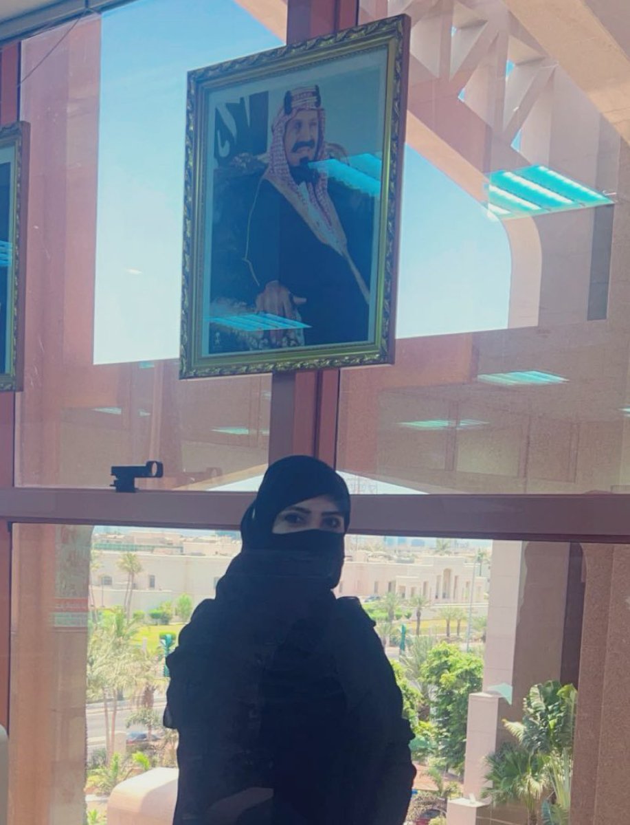 AishaAdil5's tweet image. وعائشةُ تهنأكم بعام
سعيدٍ كلهُ فرحٌ مجيدُ
ففيه من عطا الرحمن بشرٌ
وسعدٌ كله خيرٌ مزيدُ