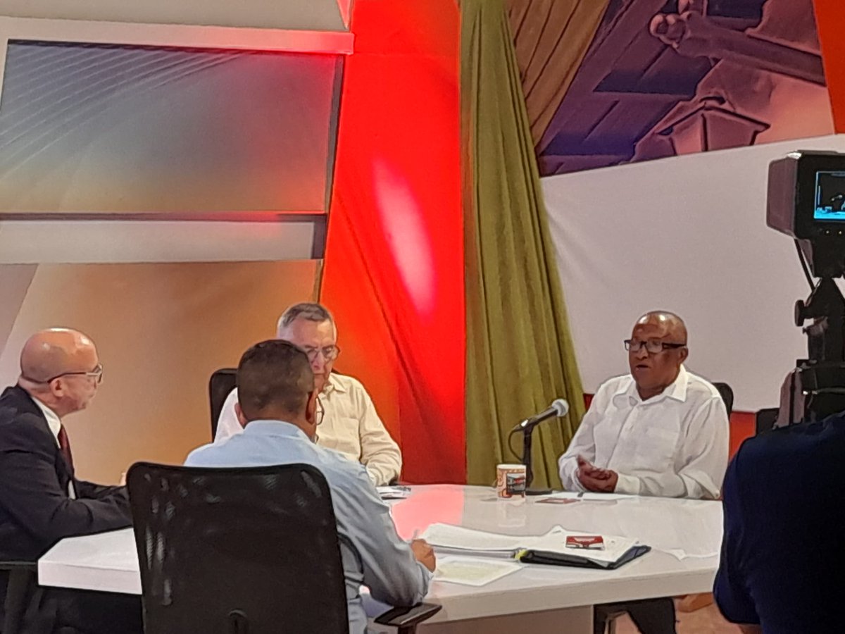 🇨🇺🎥 En el marco de nuestro 40 aniversario, Televisión Camagüey tuvo la oportunidad de estar presente en la emisión de la Mesa Redonda de hoy. 

#40TalComoSomos 
#PorCamagueyTodo