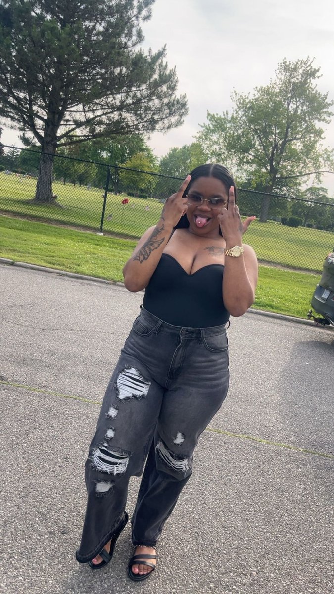 Tierra724's tweet photo. Fuckem 🖕🏽 https://t.co/hVPnXfB0q1