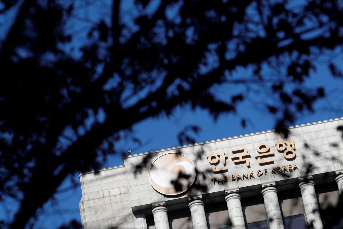 🏦🇰🇷 Bank of Korea Shifts to Weekly Liquidity Injections

Full Story → m.piqsuite.com/reuters/south-…

BOK to begin 14-day repo buys every Tuesday from July 10 amid falling external surpluses.

Move aims to ease short-term rates and prep for market stress responses.