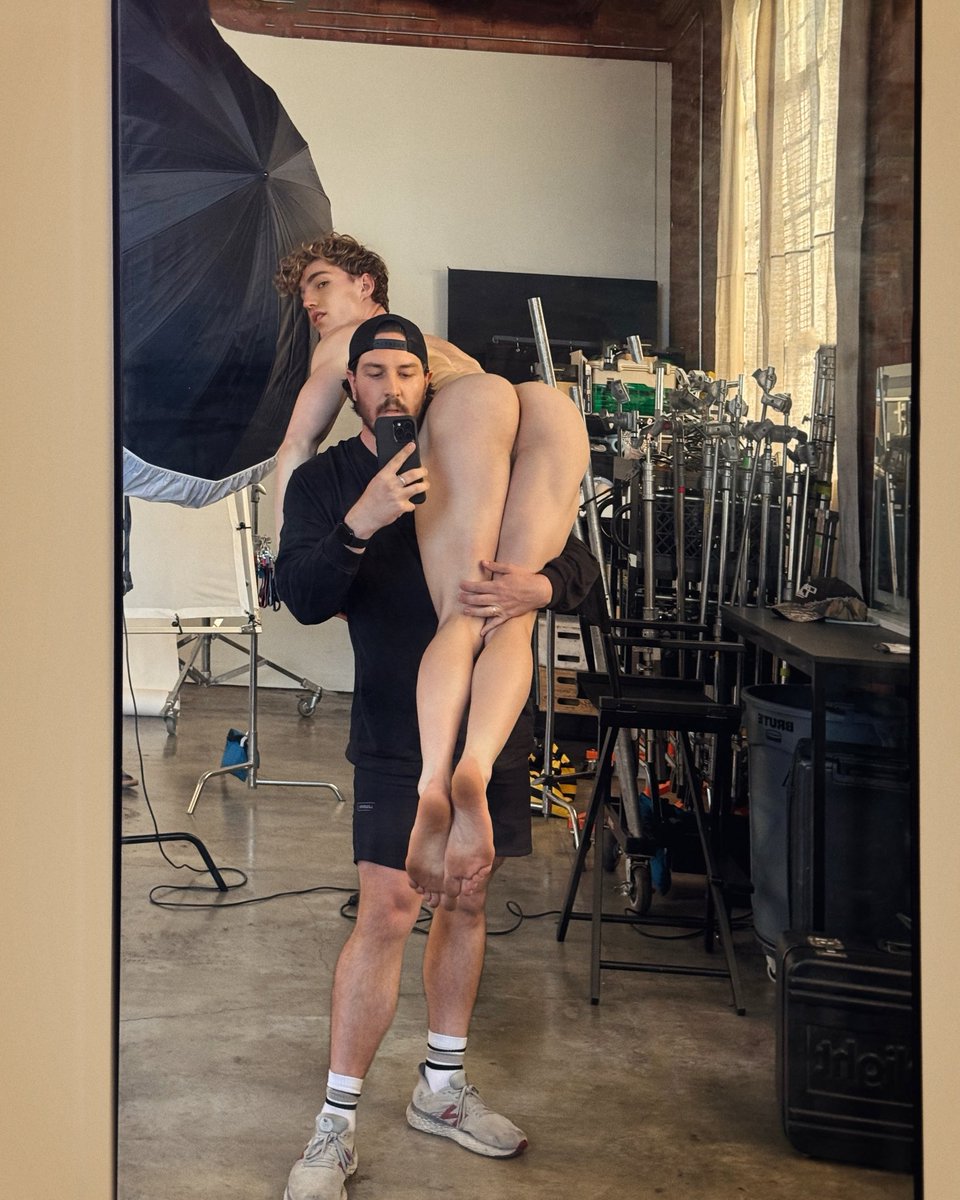 HazelHoffmanxxx's tweet photo. Use it like a toy 
📸: Williamcallan https://t.co/82COGA5VR4